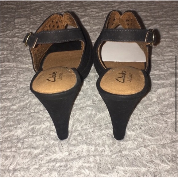 NWOT Clark’s Artisan Black Heels - 9 - Picture 4 of 7